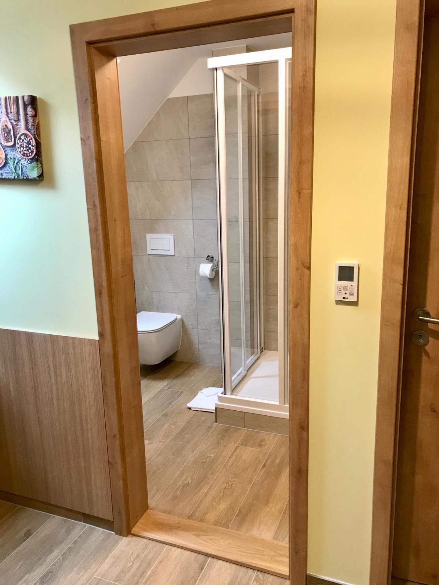 Golden Wood Apartments Пльзень Экстерьер фото